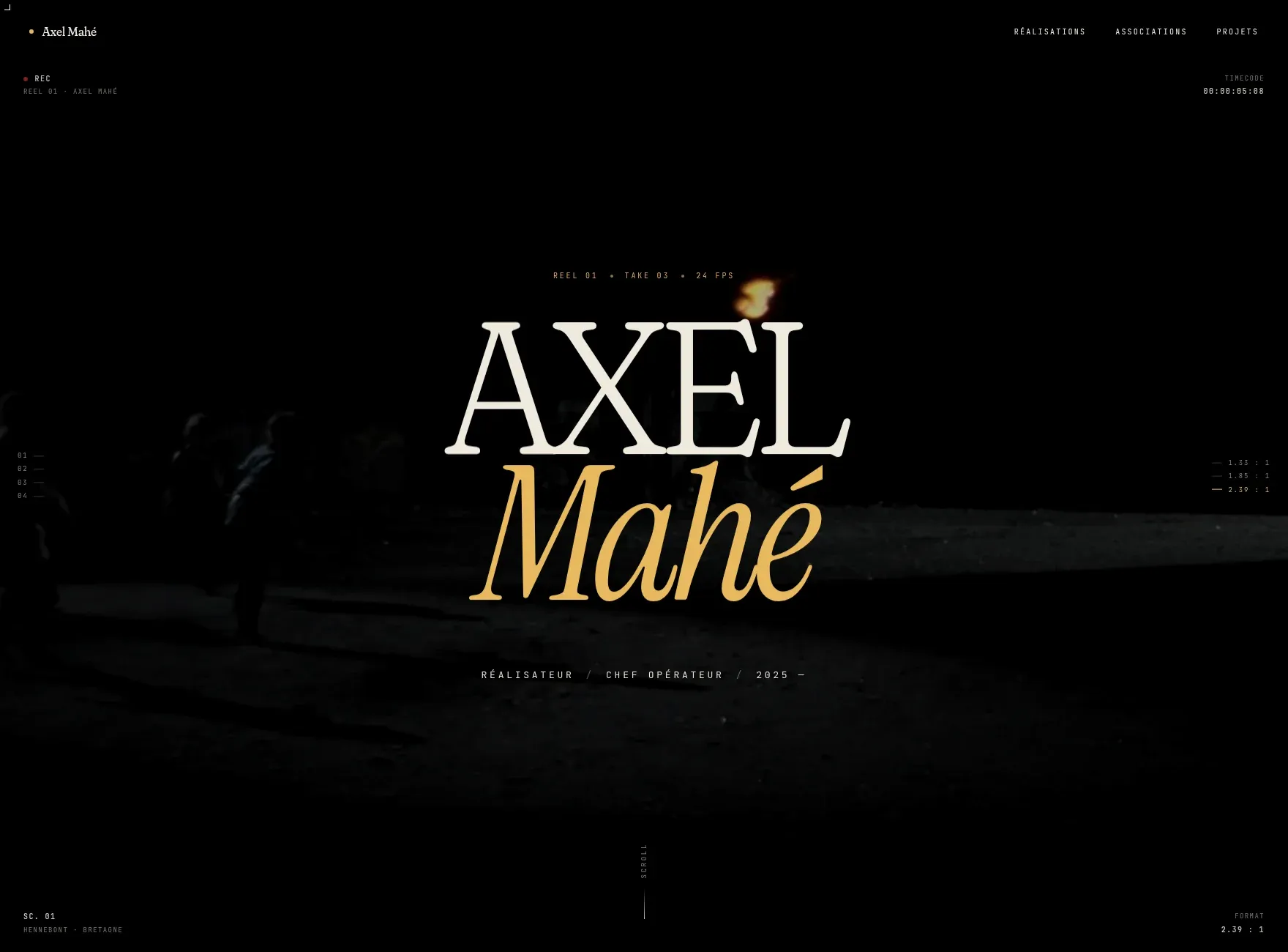 Page d'accueil du portfolio d'Axel Mahé : titre "AXEL Mahé" en typographie sérif, sur fond sombre avec repères de ratio cinéma et bandeau REC/TIMECODE.